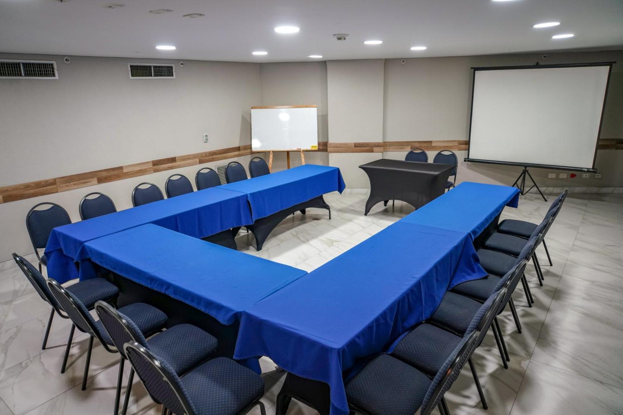 Club De Bienestar Ilar Bulevar Del Rio Cali Esterno foto